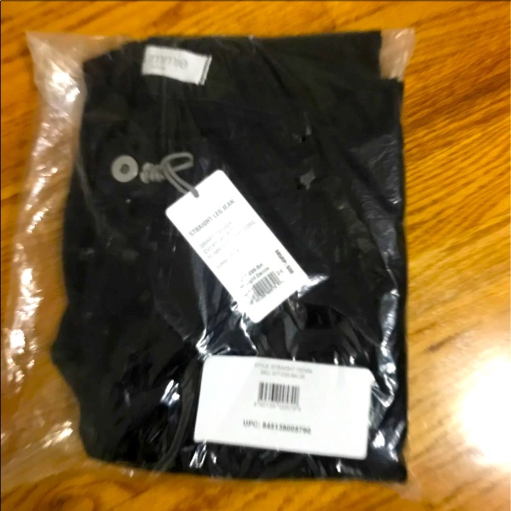 NWT Black Yummie Jean